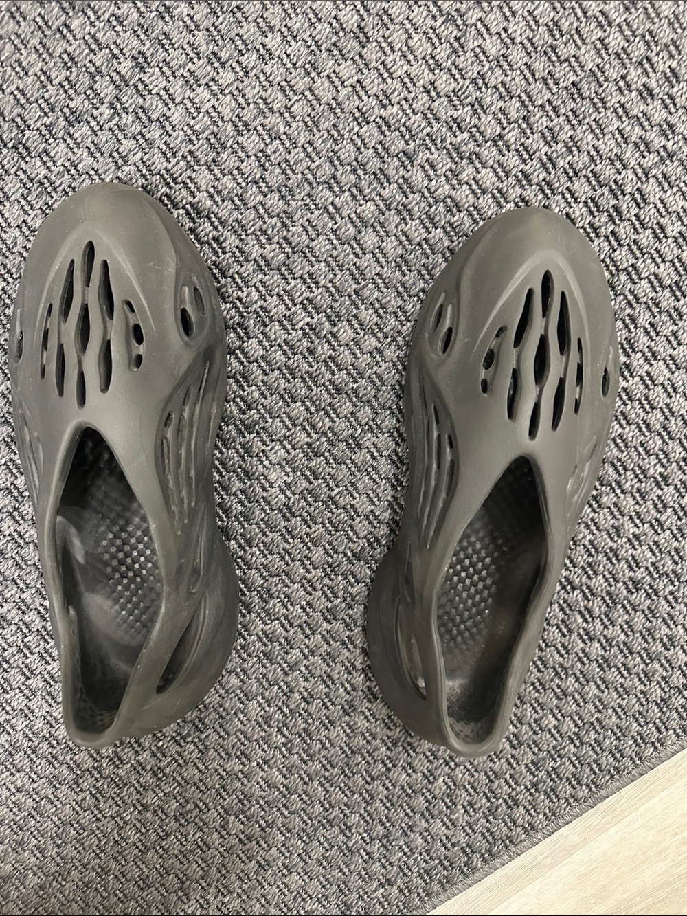 Used Men’s Lightweight Ventilated Slip-On foam runners  - Black Size 12/13